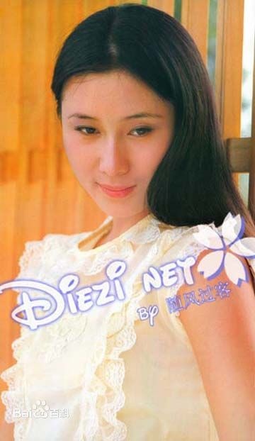 Đinh Lam với vẻ đẹp thời thiếu nữ.