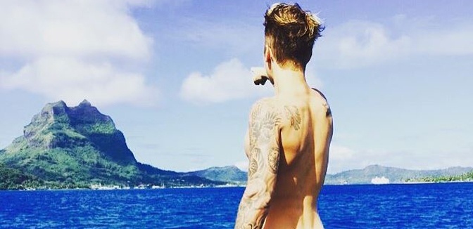Justin Bieber khoe anh nude khi di du lich hinh anh