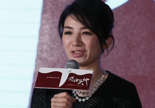 'Tieu Yen Tu' Huynh Dich lo mat sung phu vi tham my hinh anh