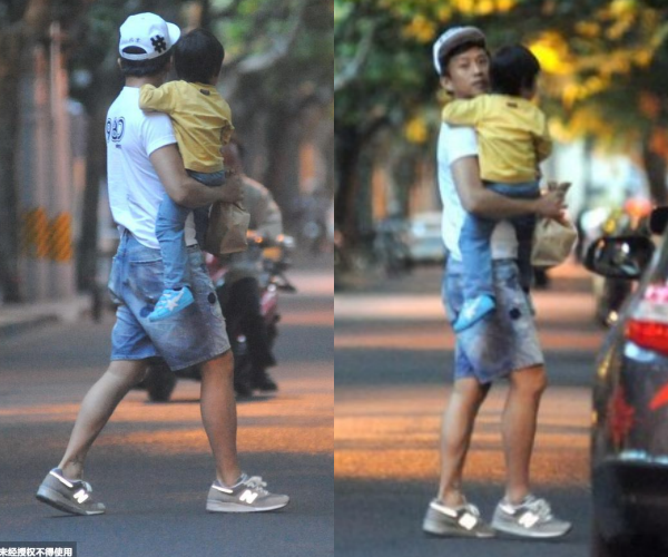 Đặng Siêu bế bồng con gái đi chơi, bình thản trước tin đồn phản bội vợ.