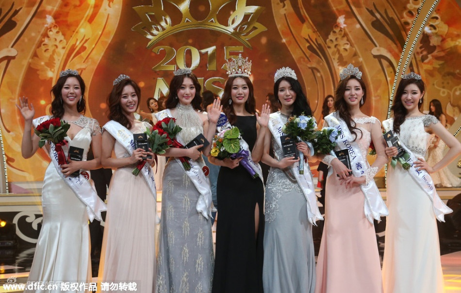 Tối 10/7, đêm chung kết Hoa hậu Hàn Quốc 2015 được tổ chức tại Seoul với sự có mặt của “nàng Dae Jang Geum” Lee Young Ae trong tư cách thành viên ban giám khảo. Nữ sinh 24 tuổi Lee Min Ji vượt qua nhiều tên tuổi khác để giành vương miện Hoa hậu Hàn Quốc 2015.