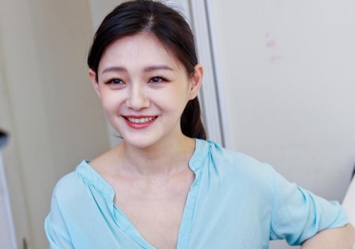 Tu Hy Vien thanh minh khong photoshop keo dai chan hinh anh