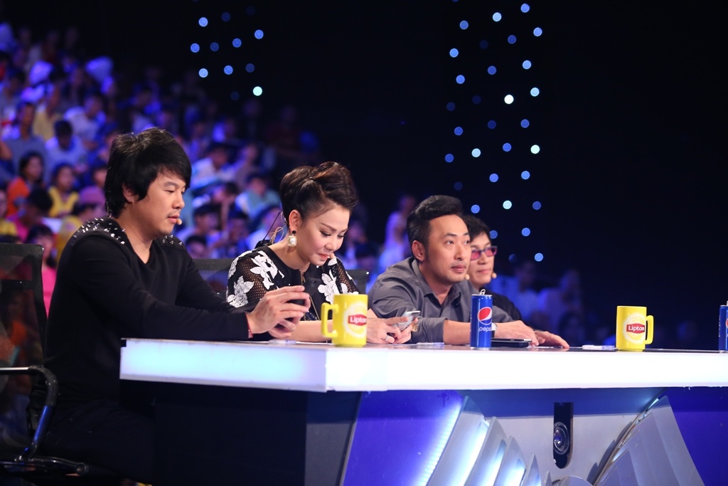 Đêm chung kết 7 được truyền hình trực tiếp lúc 20h chủ nhật, ngày 19/7 trên kênh VTV3. Trong ảnh, những người “cầm cân nảy mực” ở Gala 6: Thanh Bùi, Thu Minh, Nguyễn Quang Dũng và Ngọc Lễ.