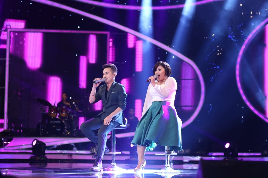 Trước đó, Bích Ngọc và Minh Quân là những người mở màn Gala 6 với sáng tác Rồi mai của nhạc sĩ Thanh Tâm. Cặp đôi mang tới nhiều bất ngờ cho bộ tứ quyền lực, khán giả qua cách xử lý bài khác hẳn các tiết mục từng thể hiện.