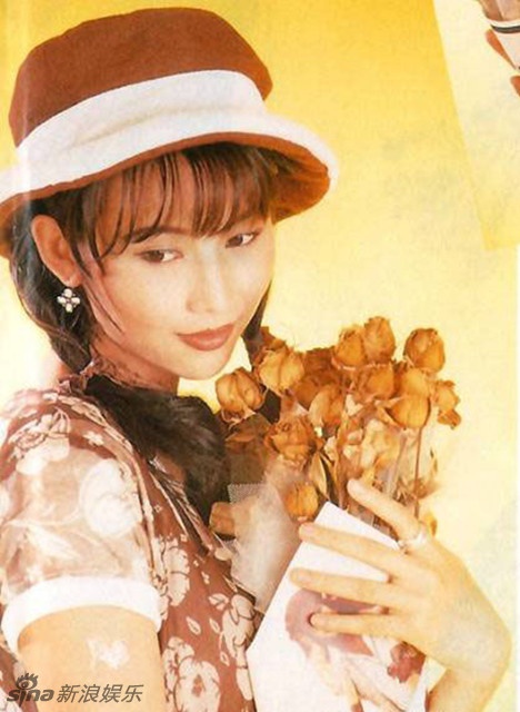 Giới truyền thông ca tụng Thái Thiếu Phân có vẻ đẹp ngây thơ, trí tuệ và thanh tú.