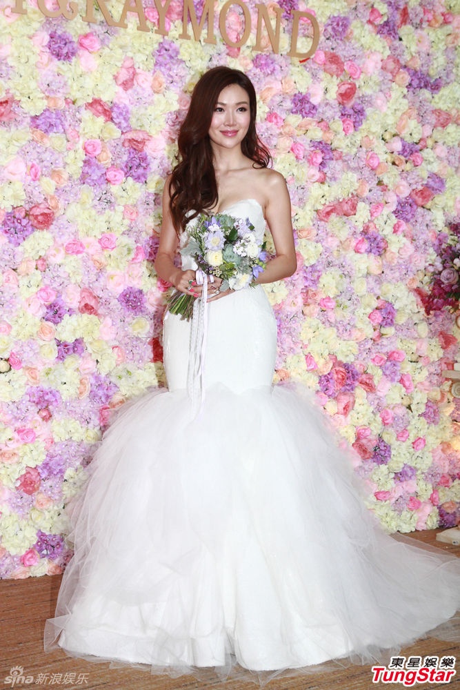 Diệp Thúy Thúy đăng quang Hoa hậu Hong Kong 2005. Cô không có vai diễn đáng chú ý dù làm diễn viên nhiều năm. Nhưng chuyện tình cảm đời tư của cô tốn khá nhiều giấy mực báo giới. 