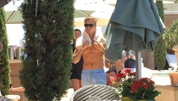 Selena Gomez - Justin Bieber hen ho tai be boi khach san hinh anh