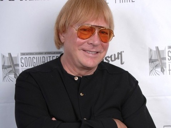 Tac gia 'Nothing's Gonna Change My Love for You' qua doi hinh anh