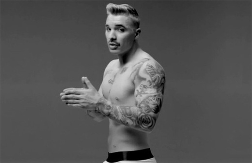 Drake 'da xeo' Justin Bieber va Miley Cyrus trong MV moi hinh anh
