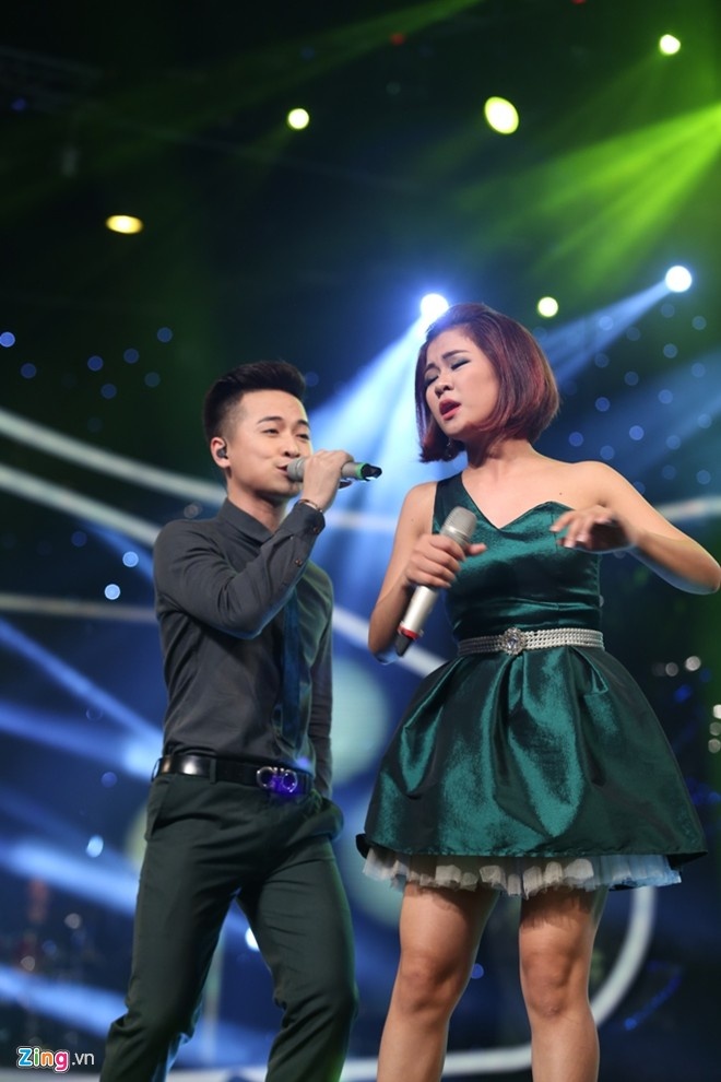 Giám khảo khách mời Ngọc Lễ nhìn nhận: “Nhi, em thực sự biến hóa đa dạng. Em cho thấy mình có thể làm nhiều thứ hơn nữa”. Đồng quan điểm, nhạc sĩ Thanh Bùi cho biết: “Hai em làm anh quá yêu đời luôn. Những thứ được các em đưa vào rất tinh tế, nhất là cách diễn - vừa phải, hợp lý và có chiều sâu. Tại sao hôm nay phần nhịp của hai em lại tốt đến thế?”.