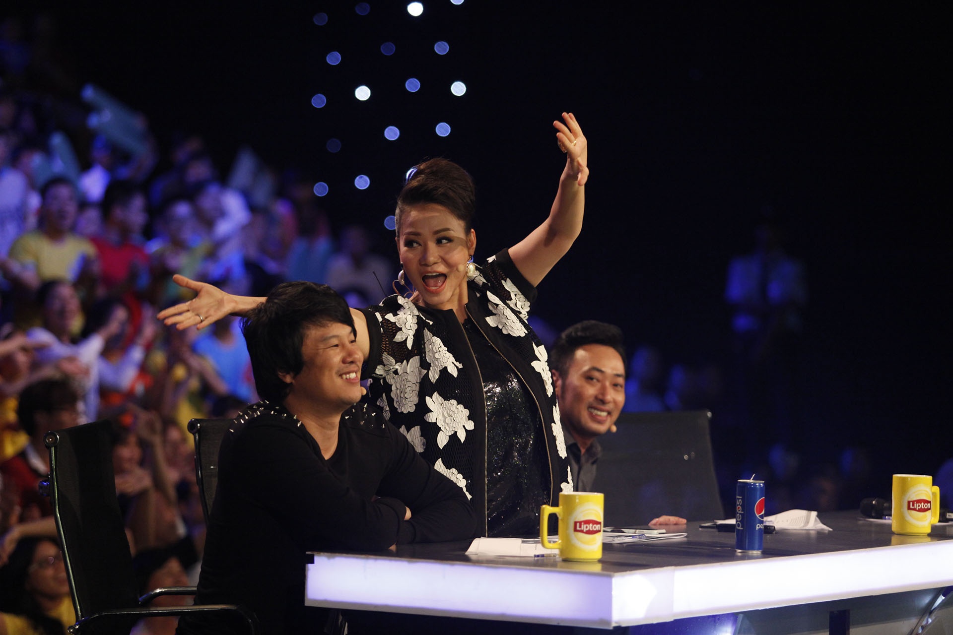 Thu Minh mua minh hoa cho tiet muc cua Phuong Thao - Ngoc Le hinh anh