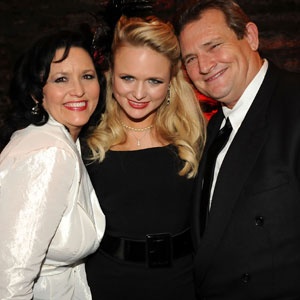 Bố mẹ của giọng ca đồng quê Miranda Lambert là thám tử tư. Gia đình Lambert từng làm việc với đội ngũ pháp luật của nữ thư ký Paula Jones chống lại cựu tổng thống Bill Clinton trong vụ quấy rối tình dục. 