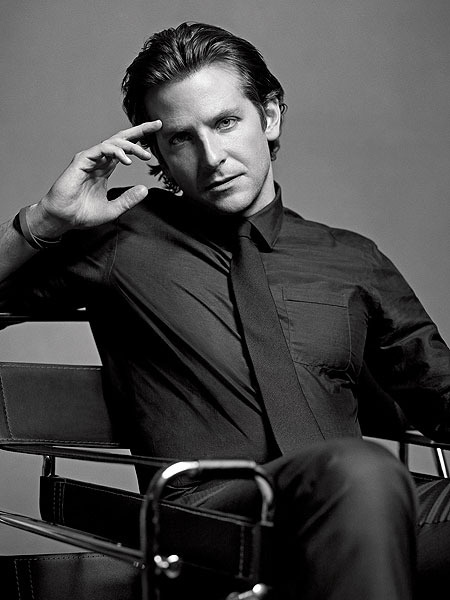 Tài tử quyến rũ nhất hành tinh Bradley Cooper từng là một cậu bé kỳ lạ. “Tôi chỉ nghĩ rằng các ninja mới có thể hiểu được ý nghĩa của sự sống và cái chết. Vì thế tôi đã cầu xin bố gửi tôi đến Nhật Bản đến năm 21 tuổi để được làm ninja” – Bradley kể lại tuổi thơ đáng nhớ. 