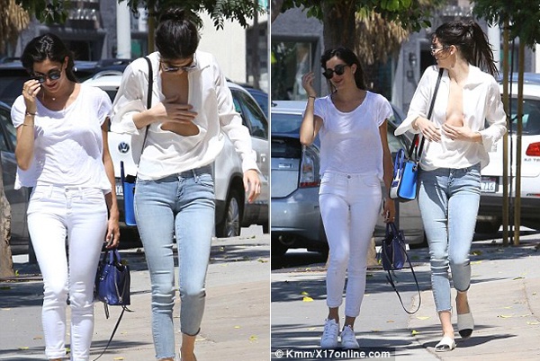 Nhận ra mình khá hớ hênh, chân dài lấy tay che phần cổ sâu hút. Mặc dù diện áo trễ nải nhưng Kendall đã che chắn kỹ, cô cố định mép vải lên bầu ngực, tránh sự cố. 