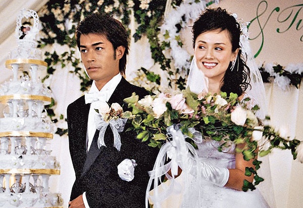 Hàn Quân Đình: Người đẹp TVB Hàn Quân Đình từng nổi tiếng với các vai diễn trong Diệu thủ nhân tâm, Tây quan đại thiếu của đài TVB. Đăng quang từ cuộc thi Hoa hậu châu Á, lại có sự nghiệp khá vững chắc không ai ngờ cô lại từ giã ngành giải trí khi mới 34 tuổi.