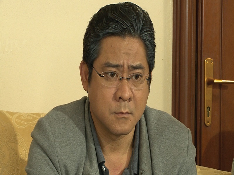 Thành công trong công việc, Huỳnh Anh Tuấn còn có một gia đình yên ấm bên vợ hiền và 4 đứa con ngoan. Những lúc không đi đóng phim, Huỳnh Anh Tuấn thích đưa con đi học và phụ vợ chăm lo cho việc kinh doanh ở Vĩnh Long. Với anh cuôc sống bây giờ thật hoàn hảo vì anh vừa có thể sống được với nghề, vừa có thể chăm lo cho gia đình của mình. 