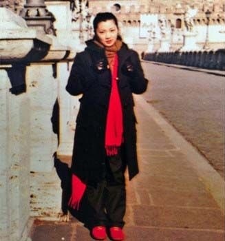 Hầu Tuấn Kiệt một mình khi mang bầu.