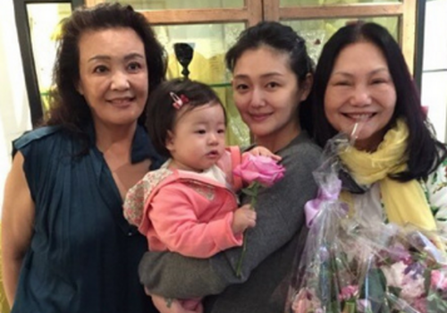 Me chong Dai S mat chuc chu tich tap doan hinh anh