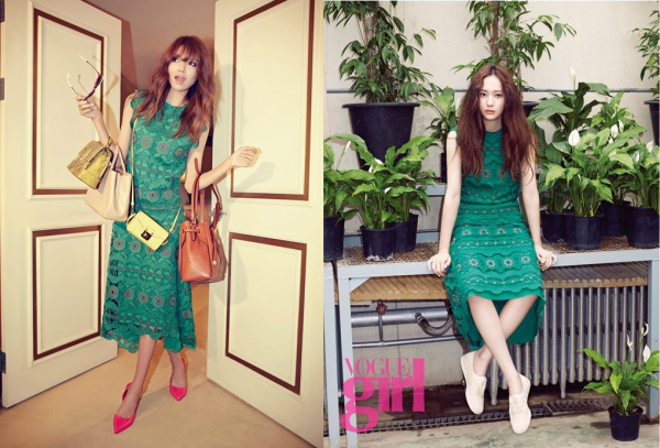 Cùng một chiếc váy màu xanh nhưng Sooyoung và Krystal phối giày khác biệt. Thành viên SNSD tạo vẻ nữ tính với giày cao gót nổi bật, Krystal trẻ trung nhờ sneakers trắng.