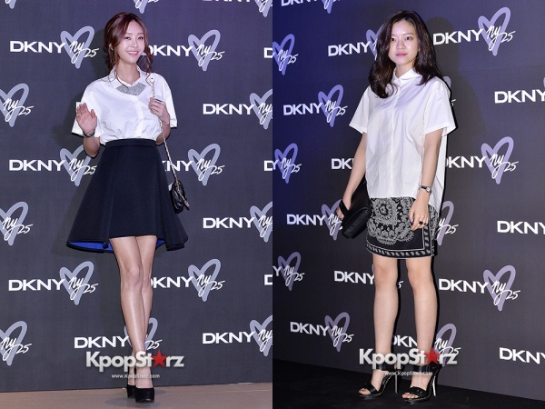 Đụng hàng ở một sự kiện, nữ ca sĩ gợi cảm G.Na bất ngờ ngoan hiền khi diện sơ mi trắng với chân váy chữ A. Không chọn cách mix an toàn như G.Na, nữ diễn viên trẻ Go Ah Sung kết hợp với chân váy họa tiết đơn giản nhưng thanh lịch. 