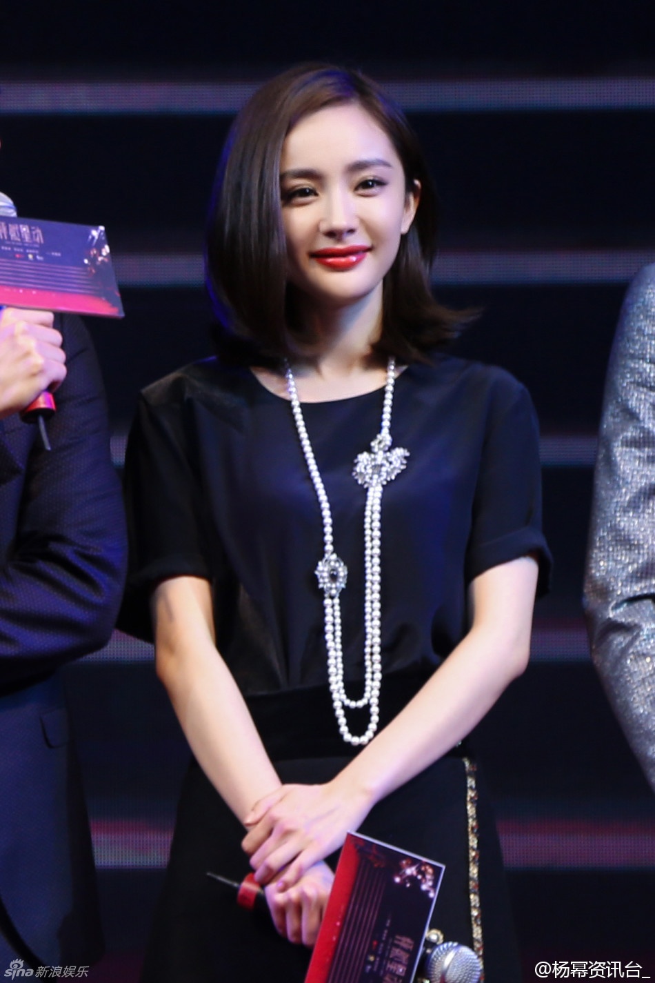 Theo Nam Đô, Dương Mịch nổi bật với làn da căng mịn, khuôn miệng gợi cảm. Cách đây vài tháng, cô còn gặp không ít ý kiến vì vóc dáng siêu gầy nhưng hình ảnh mới nhất cho thấy cô đầy đặn hơn trước.