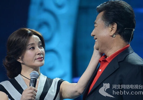 Bi 'cam sung', chong cu ca doi van yeu Luu Hieu Khanh hinh anh