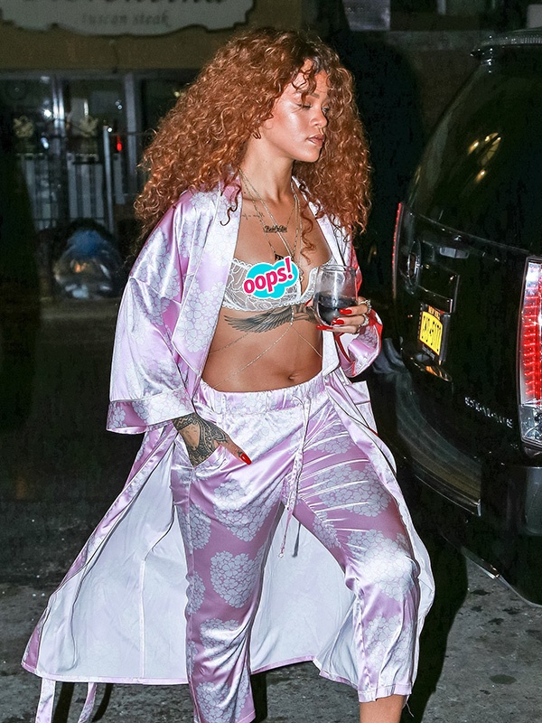 Song song với sự nghiệp âm nhạc, Rihanna vẫn xúc tiến những dự án thời trang. Cô vừa cho ra mắt dòng sản phẩm mới $CHOOL KIlls. Ngoài ra, giọng ca xinh đẹp sắp cho ra mắt thương hiệu tất do chính cô thiết kế, hợp tác với hãng Stance.