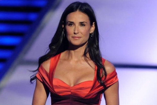 Tai nan chet nguoi trong be boi nha Demi Moore hinh anh