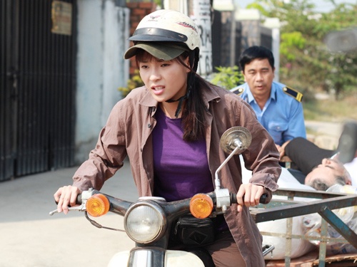 Thuy Diem lam chu vua ve chai trong phim moi hinh anh