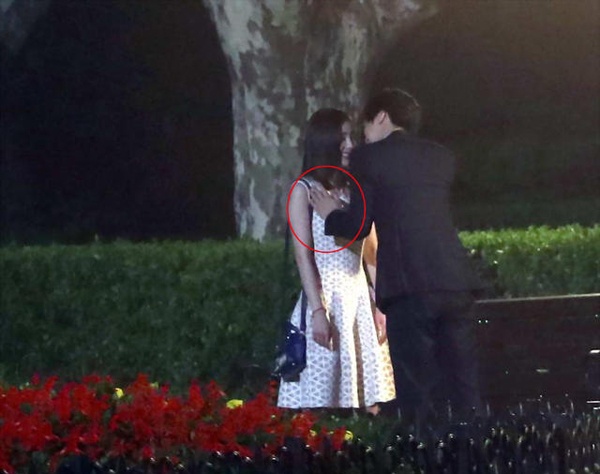 Cảnh sàm sỡ của Lý Dịch Phong với Dương Mịch.