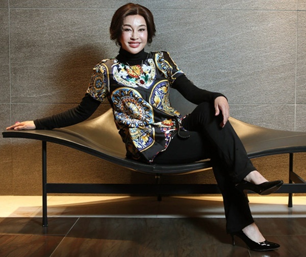 Gương mặt biến đổi của Lưu Hiểu Khánh gây xôn xao.