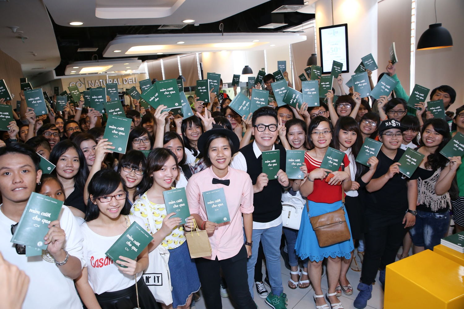 Buổi giao lưu kí tặng sách 