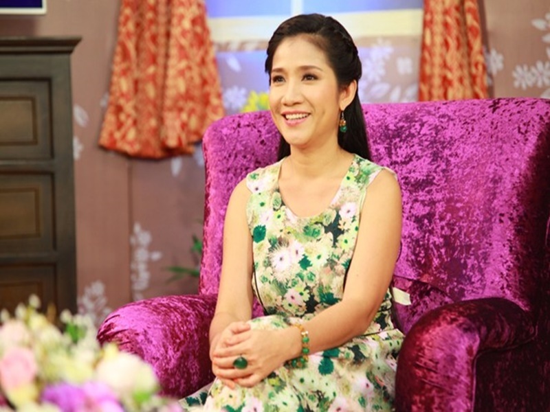 Sớm khẳng định tài năng diễn xuất, nhưng chuyện hôn nhân của Cát Tường lại khá lận đận. Nữ diễn viên từng yêu và lập gia đình rất sớm, nhưng khi con chưa đầy một tháng tuổi thì chồng cô lại bỏ đi nước ngoài. Trong hơn 10 năm qua, Cát Tường vừa gắn bó với sân khấu kịch 5B, vừa đóng khá nhiều phim để có thể trang trải cho cuộc sống của hai mẹ con.