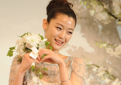 Jeon Ji Hyun thong bao co thai sau 3 nam cuoi hinh anh