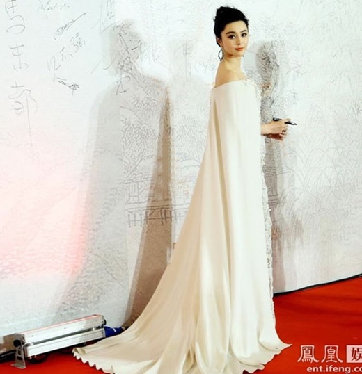 Sự thướt tha của Phạm Băng Băng. Cô tự tin chia sẻ sau 10 năm được đóng lại vai Dương Quý Phi là niềm tự hào lớn. Cô kỳ vọng bộ phim thẳng lớn khi ra mắt.