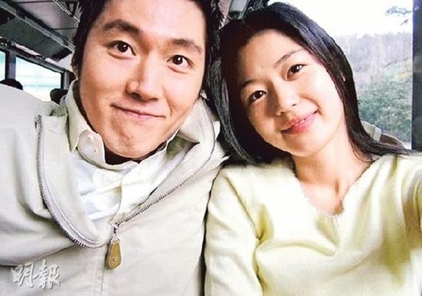 Jeon Ji Hyun bên ông xã, họ có con sau 3 năm kết hôn.