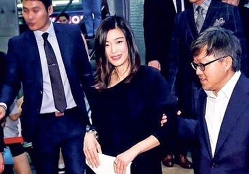 Mang bau gan 3 thang, Jeon Ji Hyun duoc ve si ho tong hinh anh