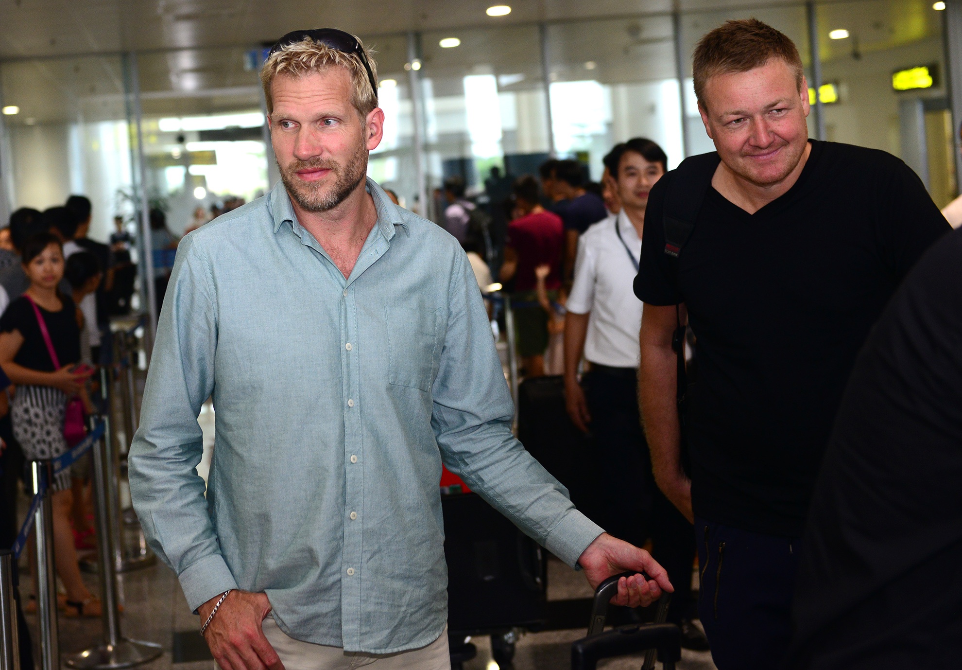 Michael Learns To Rock duoc nguoi ham mo chao don tai san bay Noi Bai hinh anh