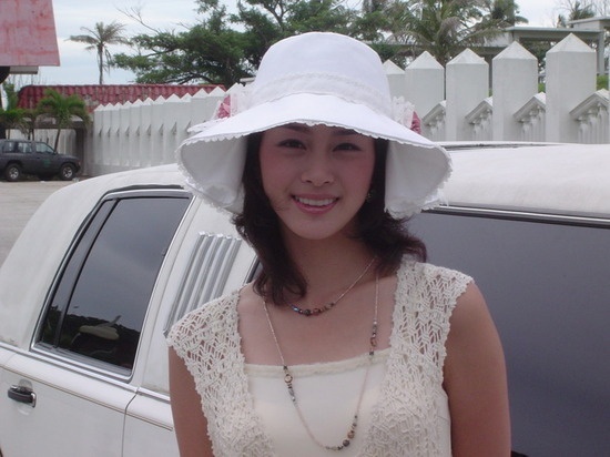 Kim Tae Hee với một phong cách quê mùa so với thời điểm hiện nay nhưng gương mặt khiến người khác khó cưỡng.