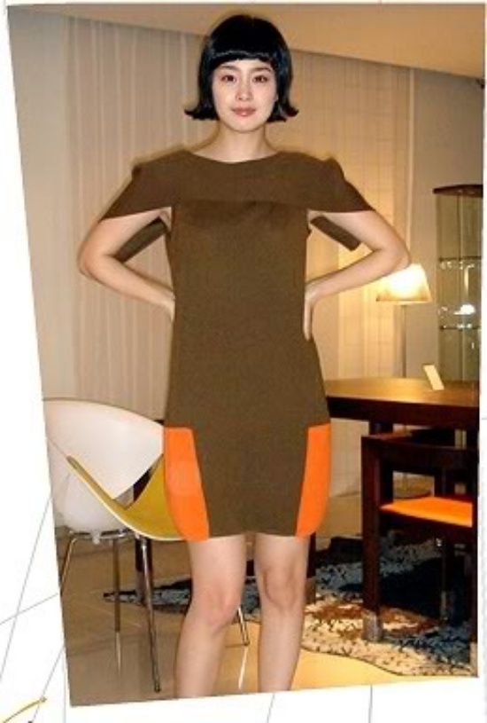 Kể cả khi ăn mặc quê mùa, kiểu tóc lỗi mốt, nữ diễn viên Chuyện tình Havard vẫn rất nổi bật.