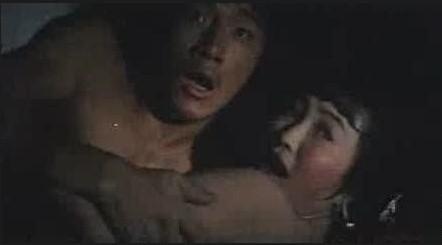 3. Đóng phim cấp 3: Khi mới khởi nghiệp, Thành Long từng tham gia phim cấp 3. Hình ảnh của phim sau này được công bố khiến ngôi sao võ thuật từng nổi giận trong một buổi họp báo.