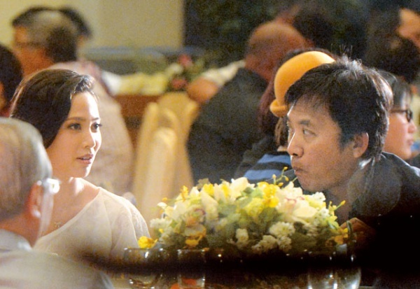 Sự nghiệp diễn xuất mờ nhạt dù được TVB o bế, Chu Thần Lệ sớm bị hắt hủi khỏi showbiz. Nhưng cuộc sống của cô lại khiến nhiều người ngưỡng mộ. Lương chỉ vào khoảng 15.000 HKD nhưng cô đang nắm trong tay nhiều bất động sản đắt tiền. Theo tin tức, Chu Thần Lệ đang có quan hệ tình cảm với đại gia, quản lý cấp cao của TVB - ông Trần Quốc Cương. Ông này chiều lòng người đẹp, còn mua cả biệt thự 7 triệu HKD tặng cô làm quà. Cặp đôi vừa trở về từ châu Âu sau kỳ cuối tuần. 