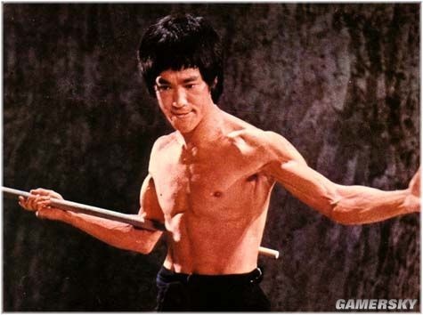 Xếp vị trí thứ hai không ai khác chính là huyền thoại võ thuật Lý Tiểu Long. Tên tuổi của Lý đã trở thành biểu tượng của điện ảnh võ thuật Trung Hoa trên toàn thế giới. Sự ra đi bất ngờ của Lý Tiểu Long ở tuổi 32 càng khiến cho thế giới thương tiếc và mãi nhớ về một tượng đài.