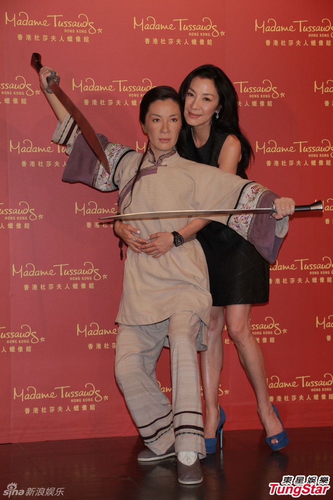 Nữ diễn viên nổi tiếng cho biết cô cảm thấy vinh dự khi có hai tượng sáp được dựng. “Tôi không ngờ hình ảnh tượng giống mình đến thế. Hình ảnh rất giống với các vai diễn của tôi trên màn ảnh, một hình ảnh đả nữ, như chị em sinh đôi vậy” - Dương Tử Quỳnh chia sẻ.