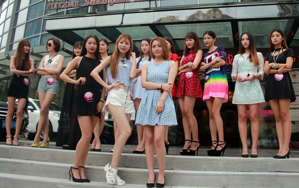 Những người đẹp sẵn sàng thẩm mỹ để có thu nhập.