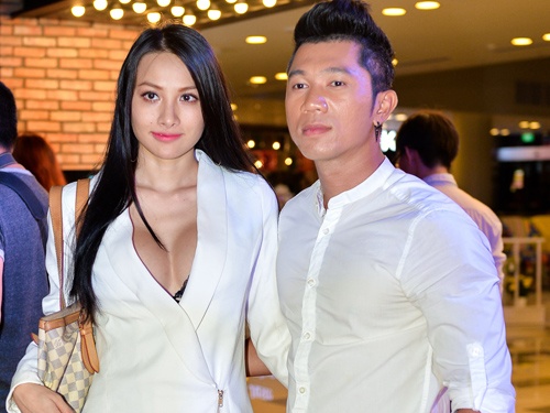 Truong Nhi mac goi cam di xem phim cung ban trai hinh anh