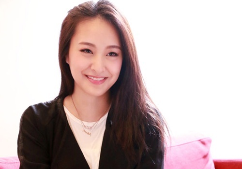 Kieu nu TVB ra sach khoa than vi tu tin dang goi cam hinh anh