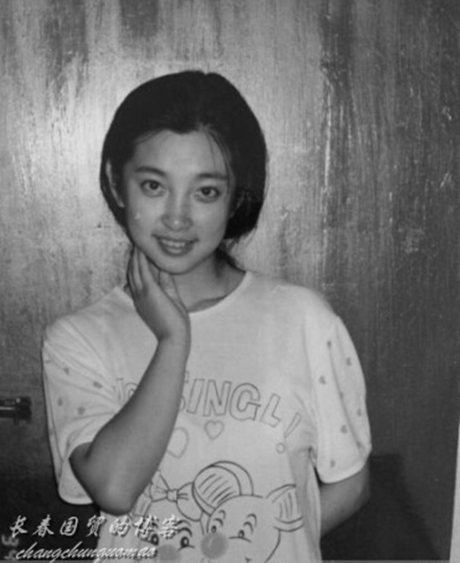 Lý Băng Băng từng có thời gian theo đuổi ngành sư phạm trước khi chuyển hướng nghề nghiệp, chạm ngõ điện ảnh.