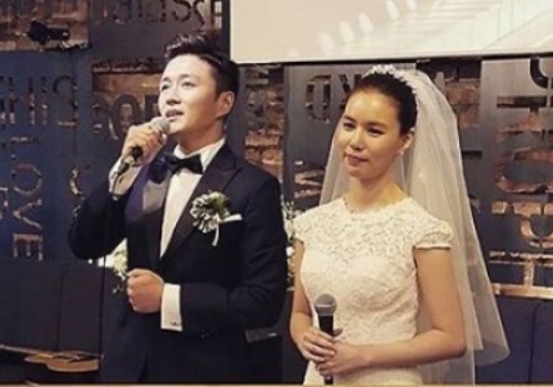 Sao ‘Hay nam tay anh’ bi che mat cung trong dam cuoi hinh anh