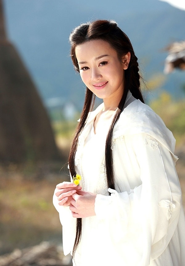 Trương Mông nổi tiếng nhờ vai Vương Ngữ Yên trong Tân Thiên long bát bộ.